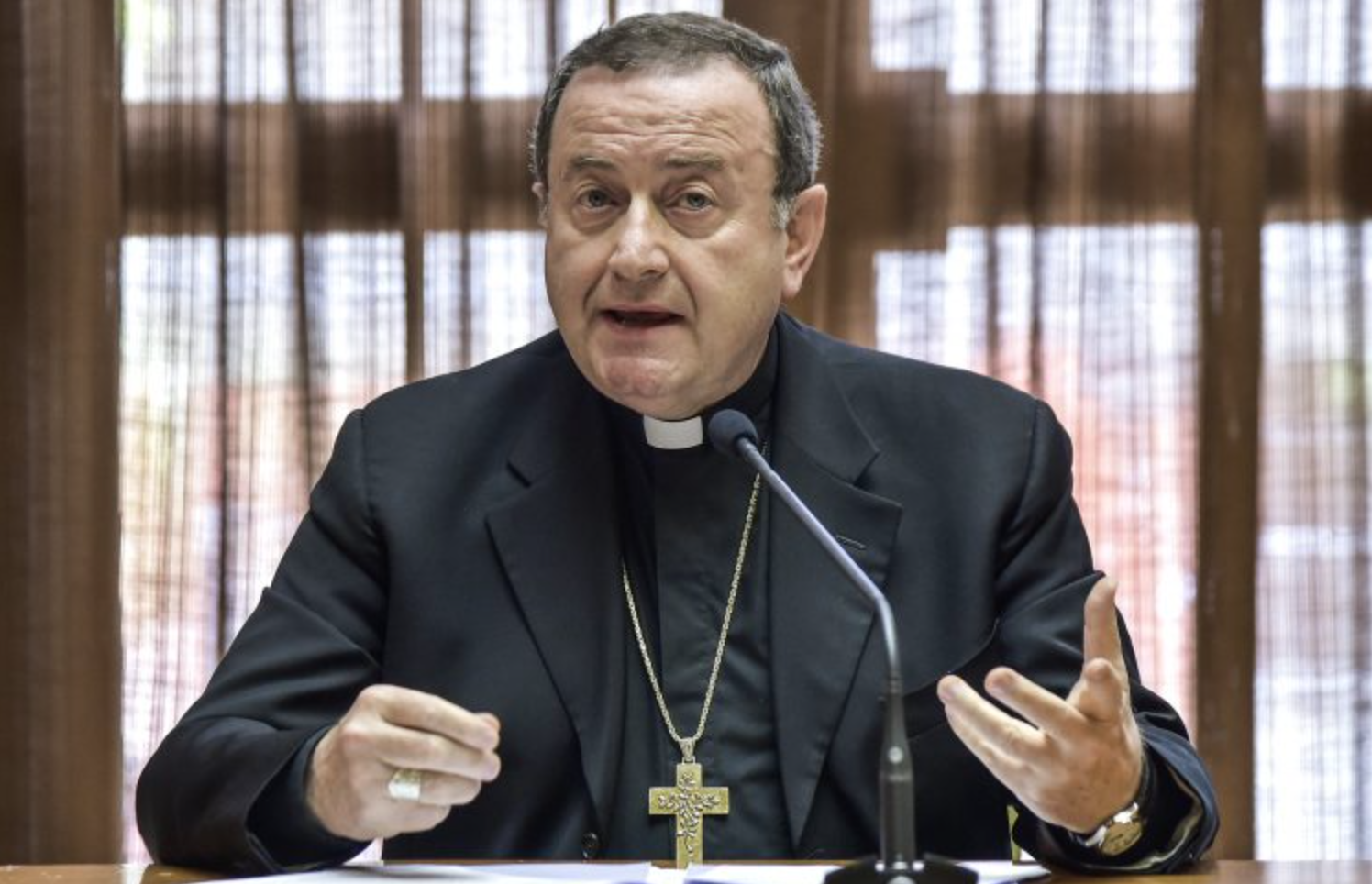 Monsignor Ghizzoni: «Se è illegittima la pena di morte, perché l’aborto no?» 1
